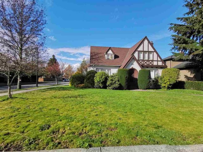 595 28TH AVENUE, Vancouver, BC V5Z 2H2, 4 Bedrooms Bedrooms, ,2 BathroomsBathrooms,Residential Detached,For Sale,28TH,R2357773