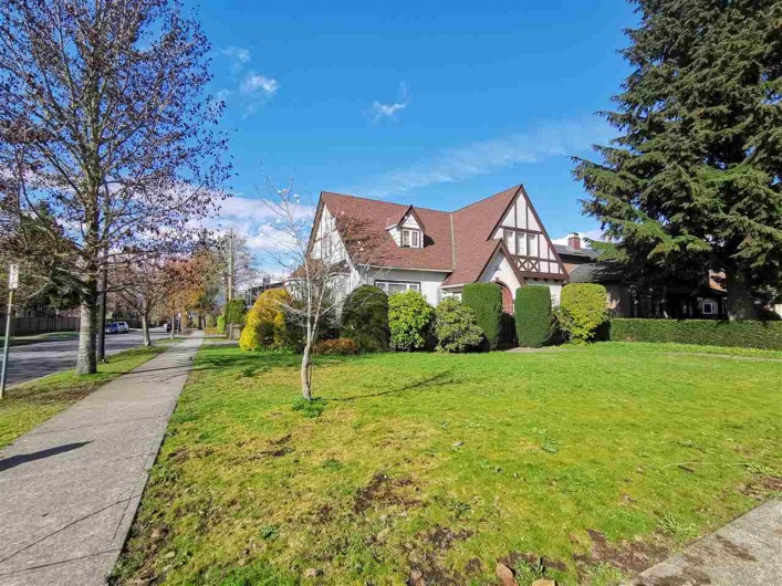 595 28TH AVENUE, Vancouver, BC V5Z 2H2, 4 Bedrooms Bedrooms, ,2 BathroomsBathrooms,Residential Detached,For Sale,28TH,R2357773