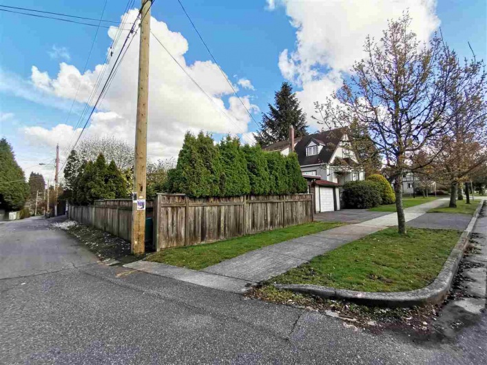 595 28TH AVENUE, Vancouver, BC V5Z 2H2, 4 Bedrooms Bedrooms, ,2 BathroomsBathrooms,Residential Detached,For Sale,28TH,R2357773