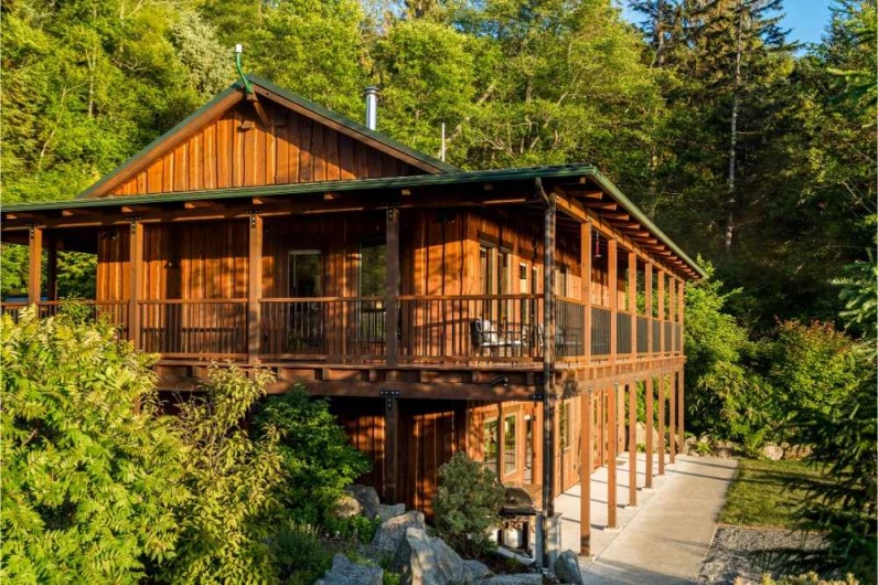 1 FAWN BLUFF COVE, No City Value, BC V0V 0V0, 11 Bedrooms Bedrooms, ,6 BathroomsBathrooms,Residential Detached,For Sale,FAWN BLUFF,R2210154