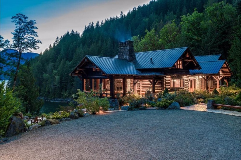 1 FAWN BLUFF COVE, No City Value, BC V0V 0V0, 11 Bedrooms Bedrooms, ,6 BathroomsBathrooms,Residential Detached,For Sale,FAWN BLUFF,R2210154