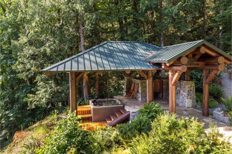 1 FAWN BLUFF COVE, No City Value, BC V0V 0V0, 11 Bedrooms Bedrooms, ,6 BathroomsBathrooms,Residential Detached,For Sale,FAWN BLUFF,R2210154